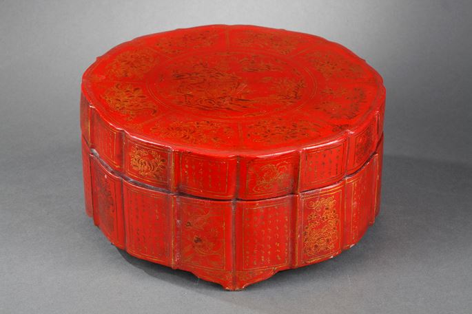 Lacquer box painted with flowers and caligraphy | MasterArt